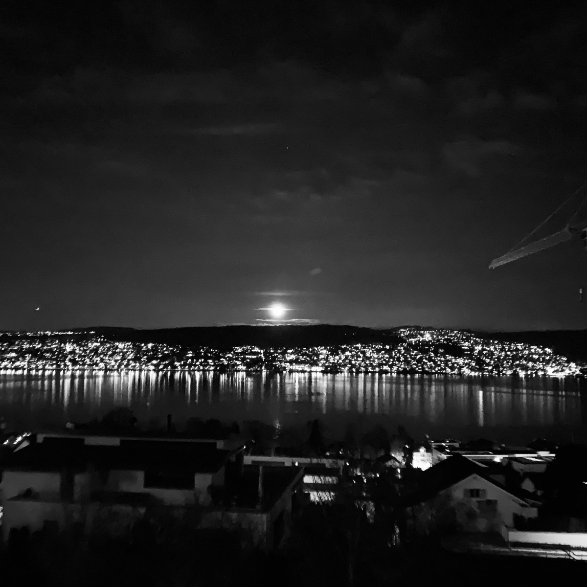 ROUBE GARRAFAS DE LICOR E BEIJE ESTRANHOS NO OUTRO LADO DO&nbsp;PLANETA